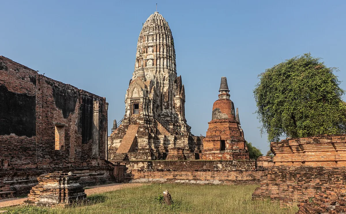 ซากปรักหักพังวัดราชบูรณะ อำเภอพระนครศรีอยุธยา สถานที่มรดกโลกยูเนสโกในจังหวัดพระนครศรีอยุธยา